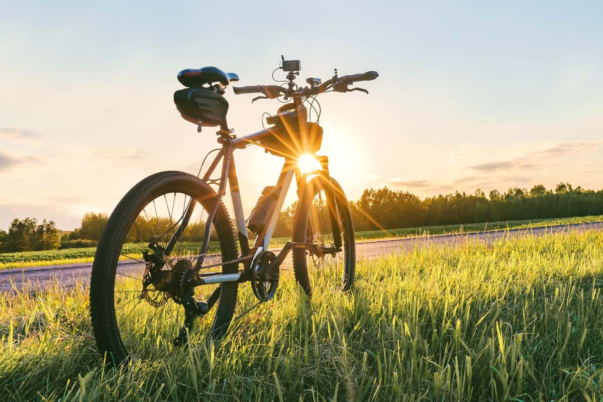 C’è una guida che invita a scoprire l’Italia lungo le vecchie ferrovie