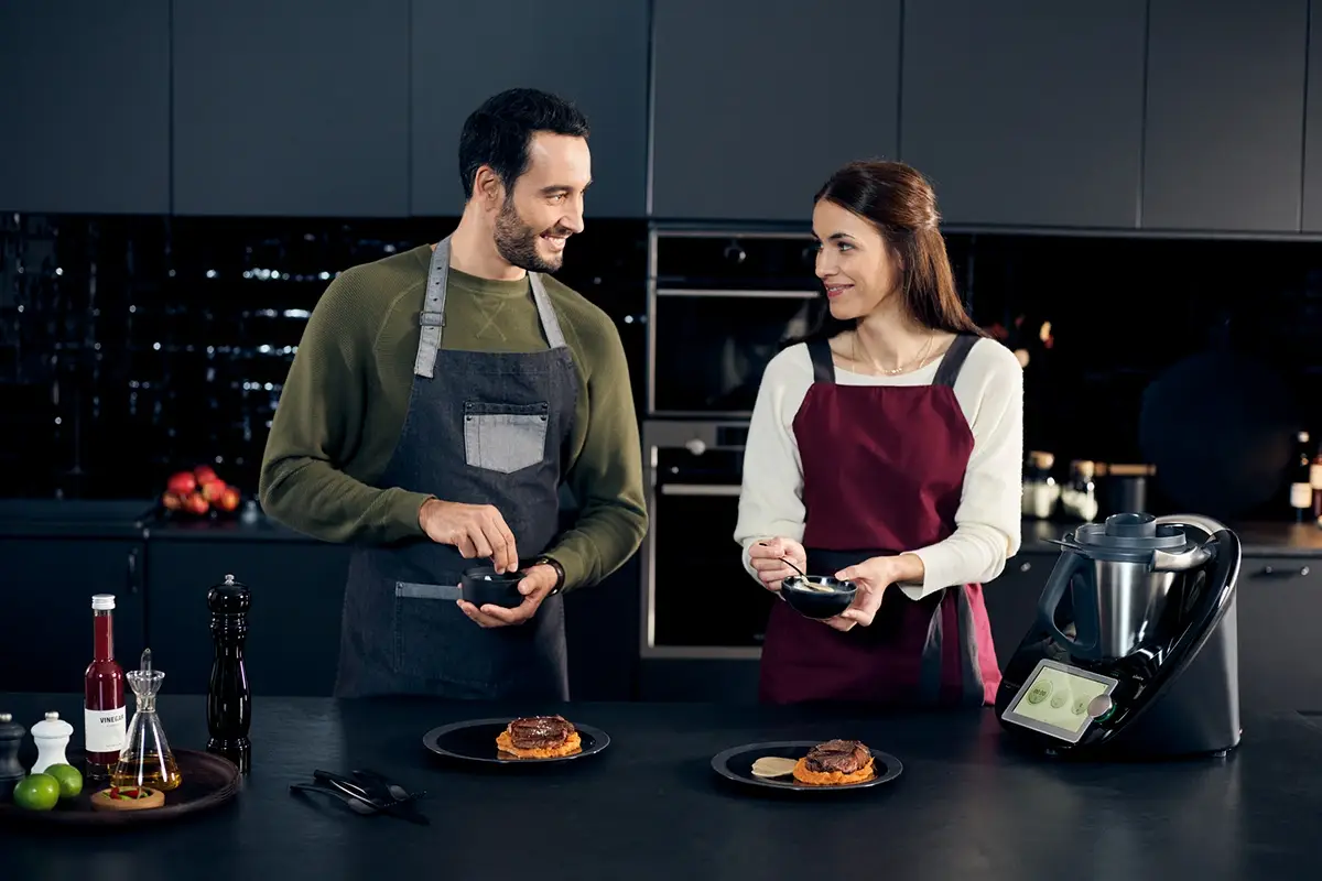 Arriva la prima Limited Edition del pi&ugrave; noto e amato robot da cucina&nbsp; Eleganza in cucina: Bimby si veste di nero lucido
