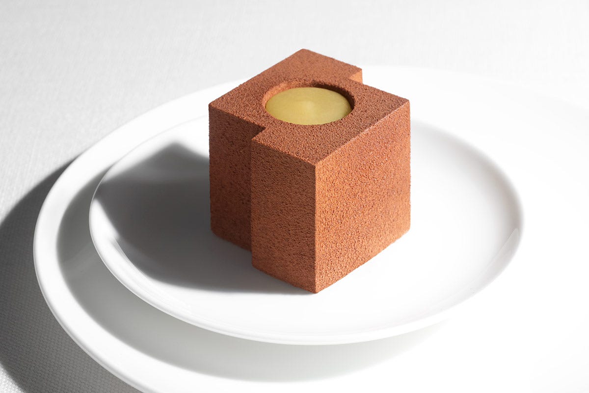 Geometria di cioccolato e pere Bindi, un viaggio nel mondo del dessert a tutto tondo