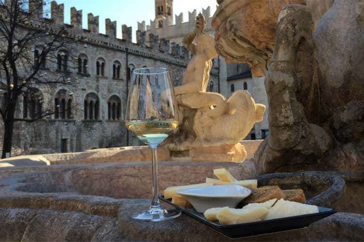 Binomio cinema-enogastronomia con l’evento Doc per le vie di Trento Binomio cinema-enogastronomia con l’evento Doc per le vie di Trento