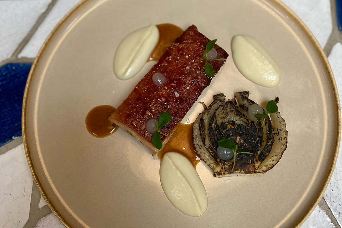 Pancia di maiale laccata A Milano si celebra il compleanno del gruppo Bioesserì 