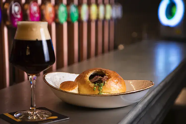 Alcuni dei piatti preparati dallo chef Giacomo Zezza Altro che il solito pub, Biondamara rivoluzione l'abbinata birra e cibo