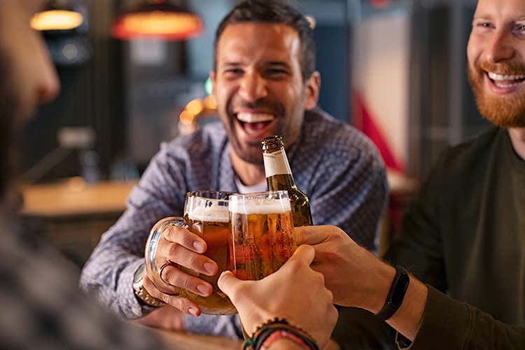 Birra meglio di vino e caff&egrave; - Toglieteci tutto, ma non la birraA cena &egrave; il momento preferito