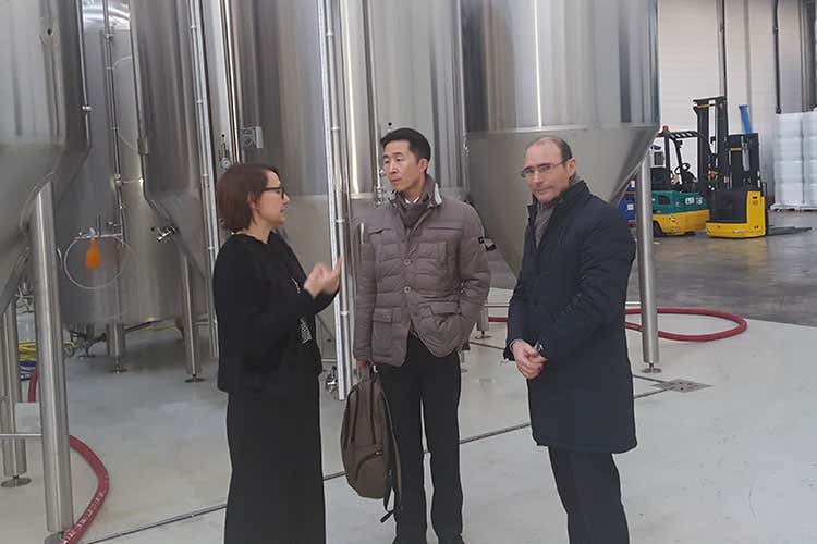 Anna Cremonesi, Xi Chu e Giampietro Rota (La birra Otus vola in Cina) Anna Cremonesi, Xi Chu e Giampietro Rota (La birra Otus vola in Cina)
