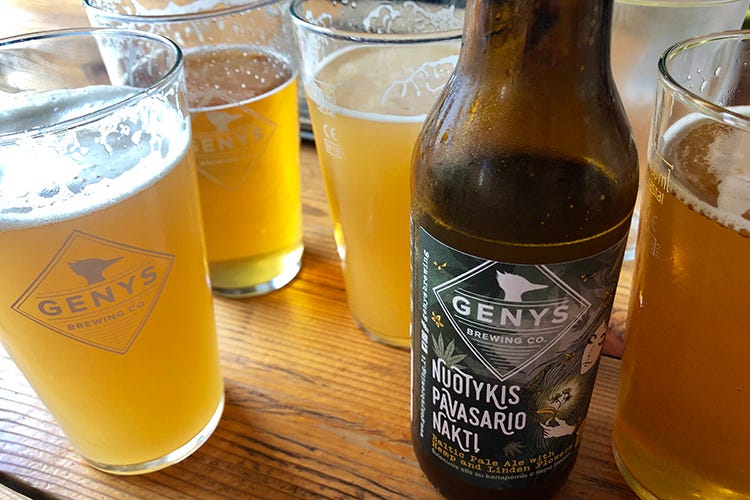 La birra del birrificio artigianale indipendente Genys (La birra in Lituania si beve sempre in compagnia)