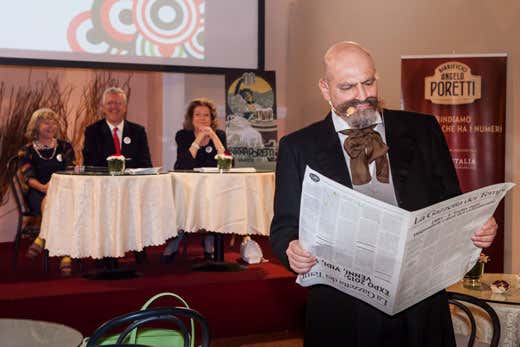 Marina Geri, Alberto Frausin e Diana Bracco osservano l'attore che presta il volto ad Angelo Poretti negli spot tv Marina Geri, Alberto Frausin e Diana Bracco osservano l'attore che presta il volto ad Angelo Poretti negli spot tv