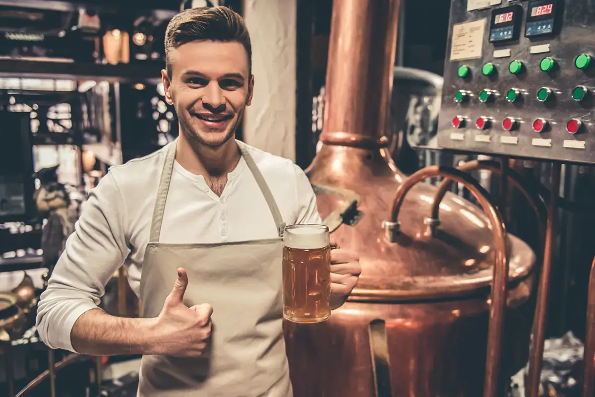 Accise tagliate, esultano i birrifici (soprattutto quelli artigianali) e i consumatori Birra, tagliate le accise alla produzione. Esultano produttori e clienti