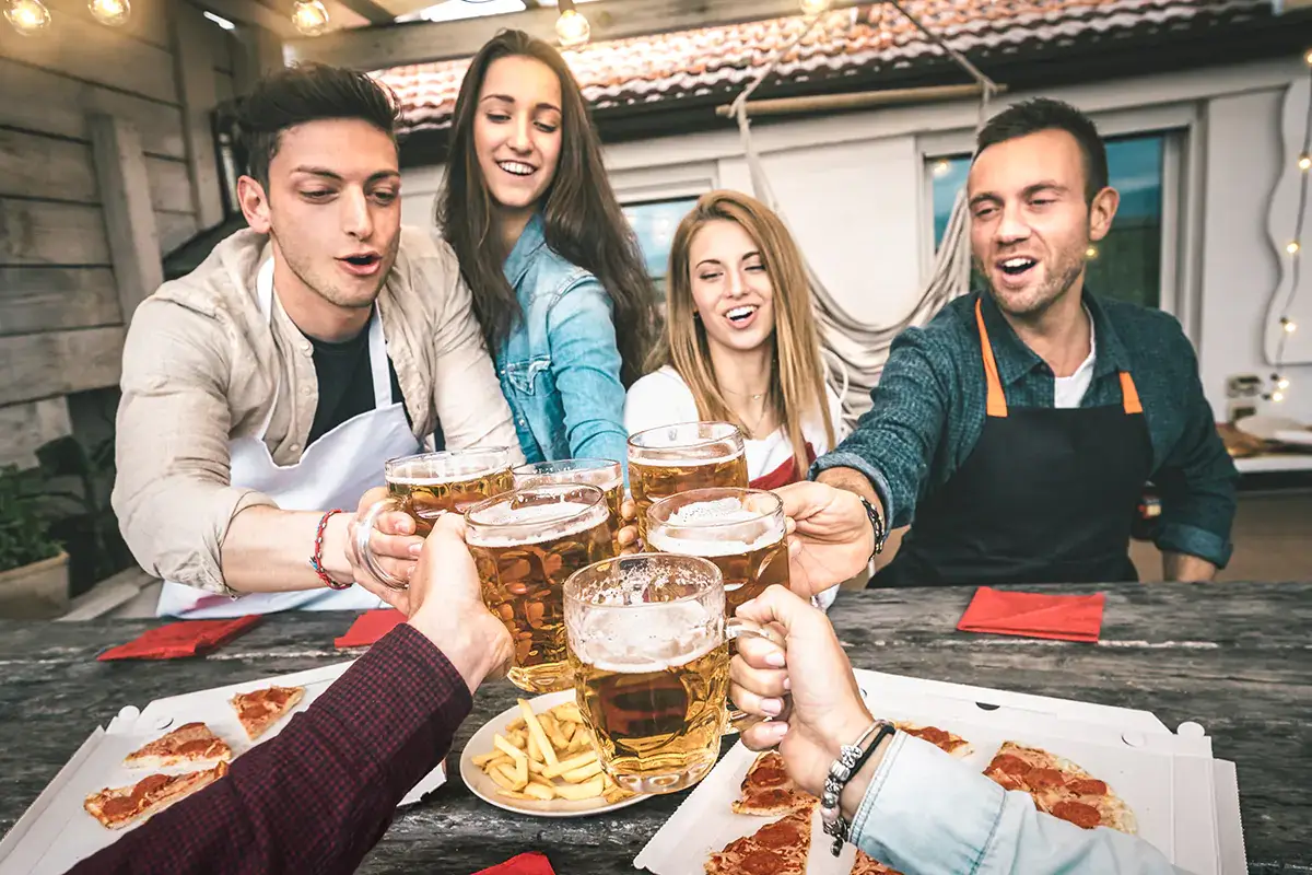 Per il 23% degli italiani il desiderio dell'estate 2021 sar&agrave; una birra in pizzeria con gli amici Birra volano della ripartenza Horeca: per un italiano su 4 sar&agrave; il vero piacere dell'estate
