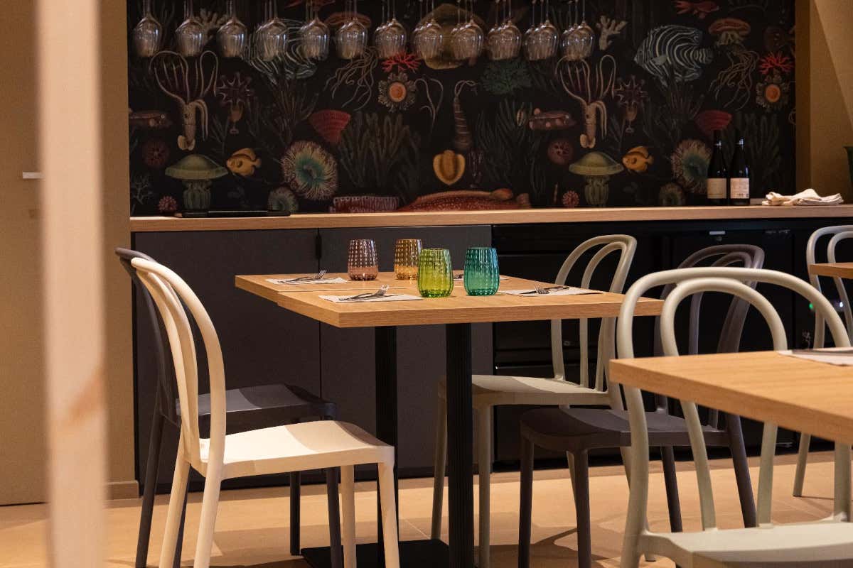 Dettaglio della sala del nuovo bistrot di La Ge Gè Pesca