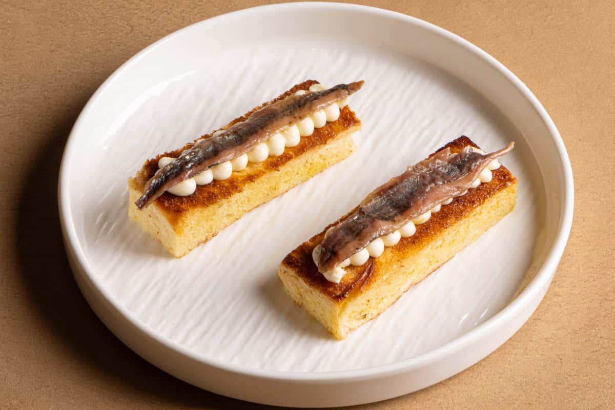 Panbrioche con burro al limone e acciughe del Cantabrico