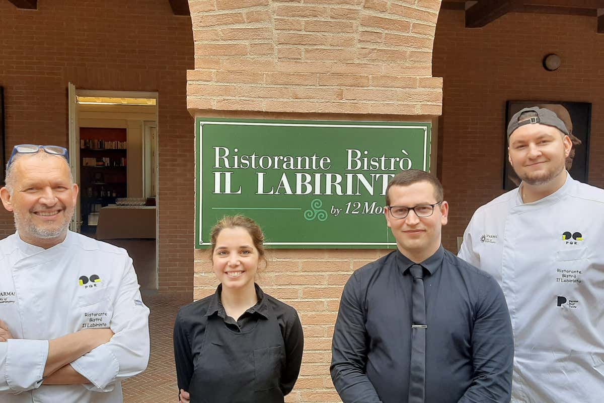Da sinistra lo chef Andrea Nizzi, Alessandra Adorni, Rrahaman Marina e Matteo Ricci Labirinto della Masone a Fontanellato uno scrigno d'arte natura e cucina Da sinistra lo chef Andrea Nizzi, Alessandra Adorni, Rrahaman Marina e Matteo Ricci Labirinto della Masone a Fontanellato uno scrigno d'arte natura e cucina