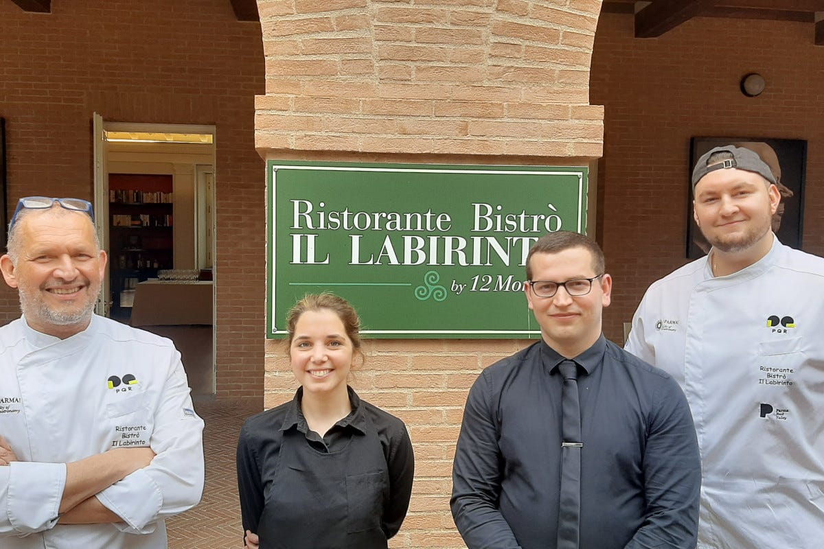 Da sinistra lo chef Andrea Nizzi, Alessandra Adorni, Rrahaman Marina e Matteo Ricci Labirinto della Masone a Fontanellato uno scrigno d'arte natura e cucina