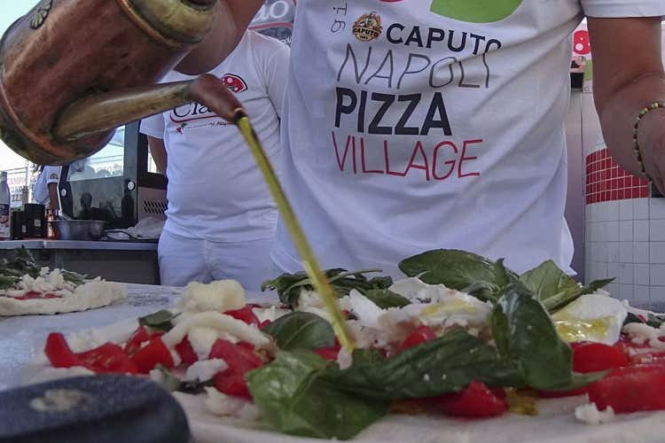 Fine settimana ricco di eventi al Pizza Village di Napoli (I bitcoin debuttano al Pizza Village E da New York arriva Caporuscio) Fine settimana ricco di eventi al Pizza Village di Napoli (I bitcoin debuttano al Pizza Village E da New York arriva Caporuscio)
