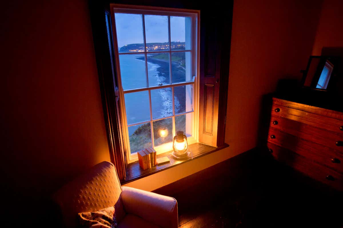 Blackhead Lightkeeper’s House Tutto il calore dell'Irlanda d'inverno tra cottage fari e antichi castelli Blackhead Lightkeeper’s House Tutto il calore dell'Irlanda d'inverno tra cottage fari e antichi castelli