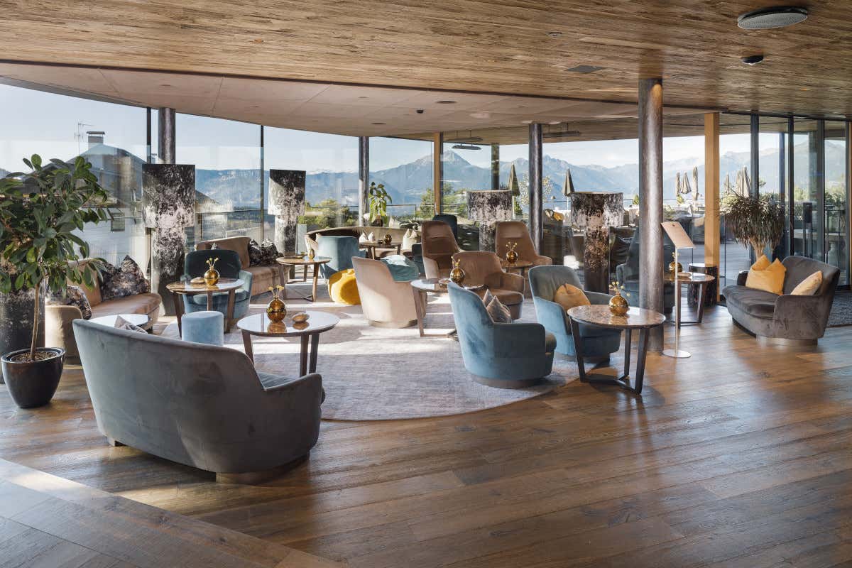Il Blue mountain bar dell'Hotel Chalet Mirabell Hotel Chalet Mirabell un'oasi di benessere nella natura dell'Alto Adige