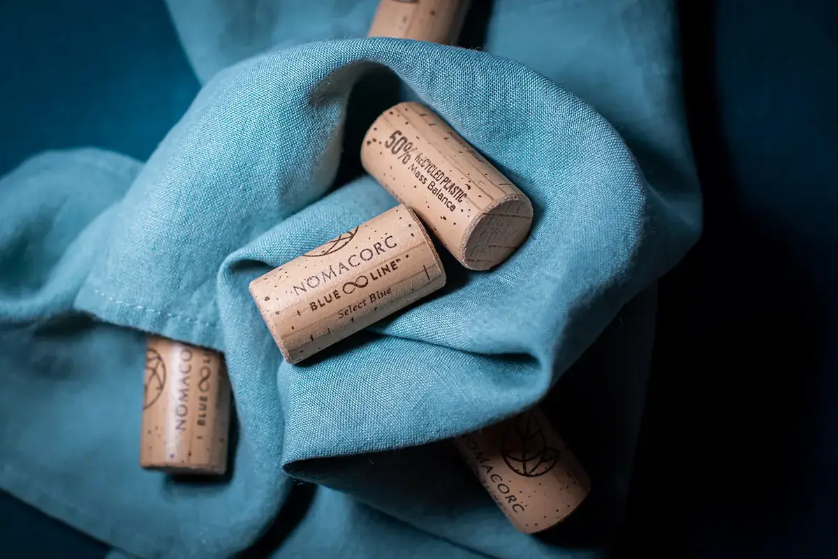 Nomacorc Blue Line Obiettivo &ldquo;Net Zero Plastic to Nature&rdquo; con il tappo da economia circolare