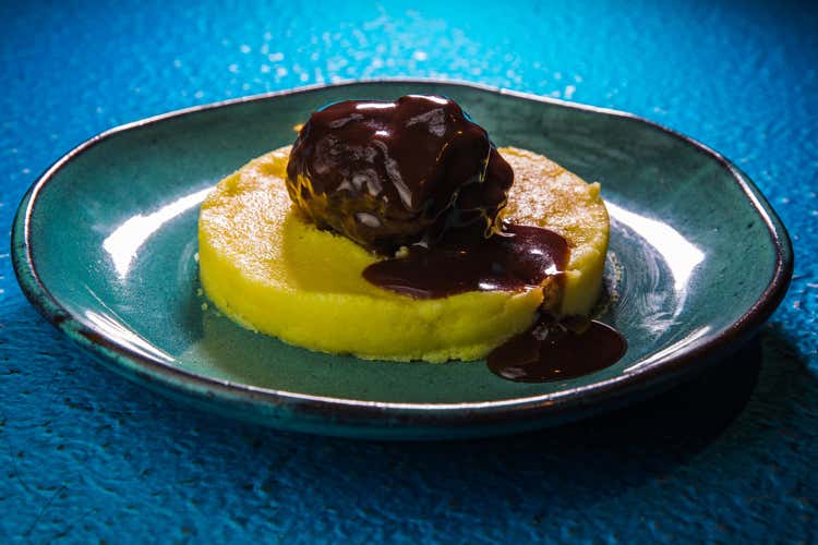 Guancia di vitello brasata e polenta (Blue Note, al tempio del jazzvince il binomio musica-cucina)