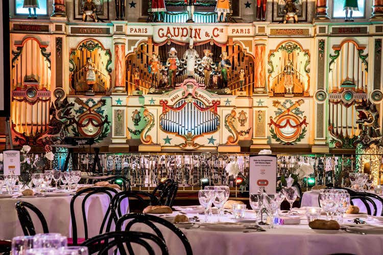 L'interno del ristorante francese di Bocuse (Tolta la terza stella Michelin al ristorante francese di Bocuse)