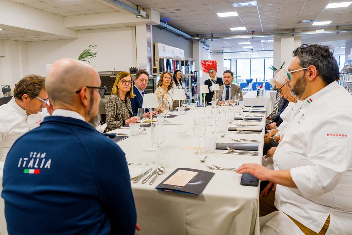 Verso il Bocuse d’Or di Marsiglia: il Team Italia supera la prova generale a Verona Verso il Bocuse d’Or di Marsiglia: il Team Italia supera la prova generale a Verona