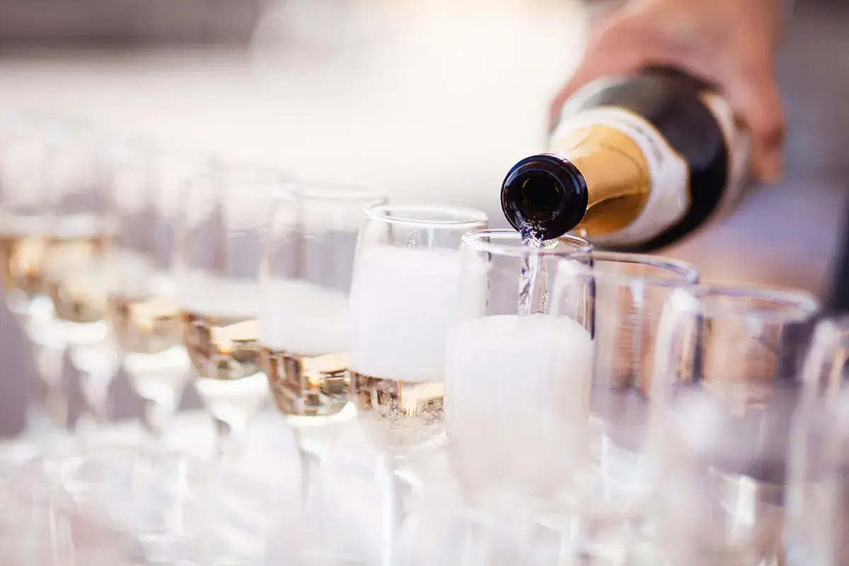 Le bollicine analcoliche: scandalo o nuova frontiera?