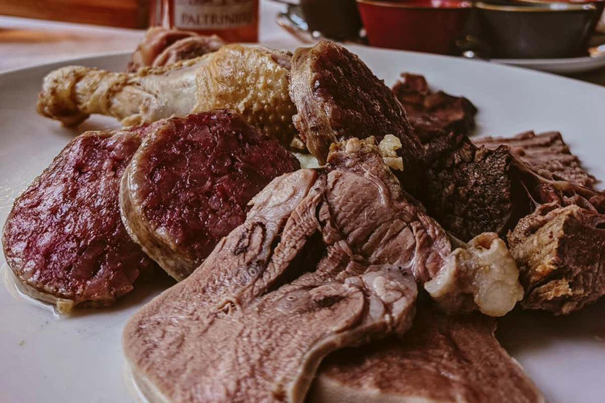 Il Gran Carrello del Bollito Misto Il Gran carrello del bollito alla Trattoria Visconti: 7 tagli per 7 salse Il Gran Carrello del Bollito Misto Il Gran carrello del bollito alla Trattoria Visconti: 7 tagli per 7 salse