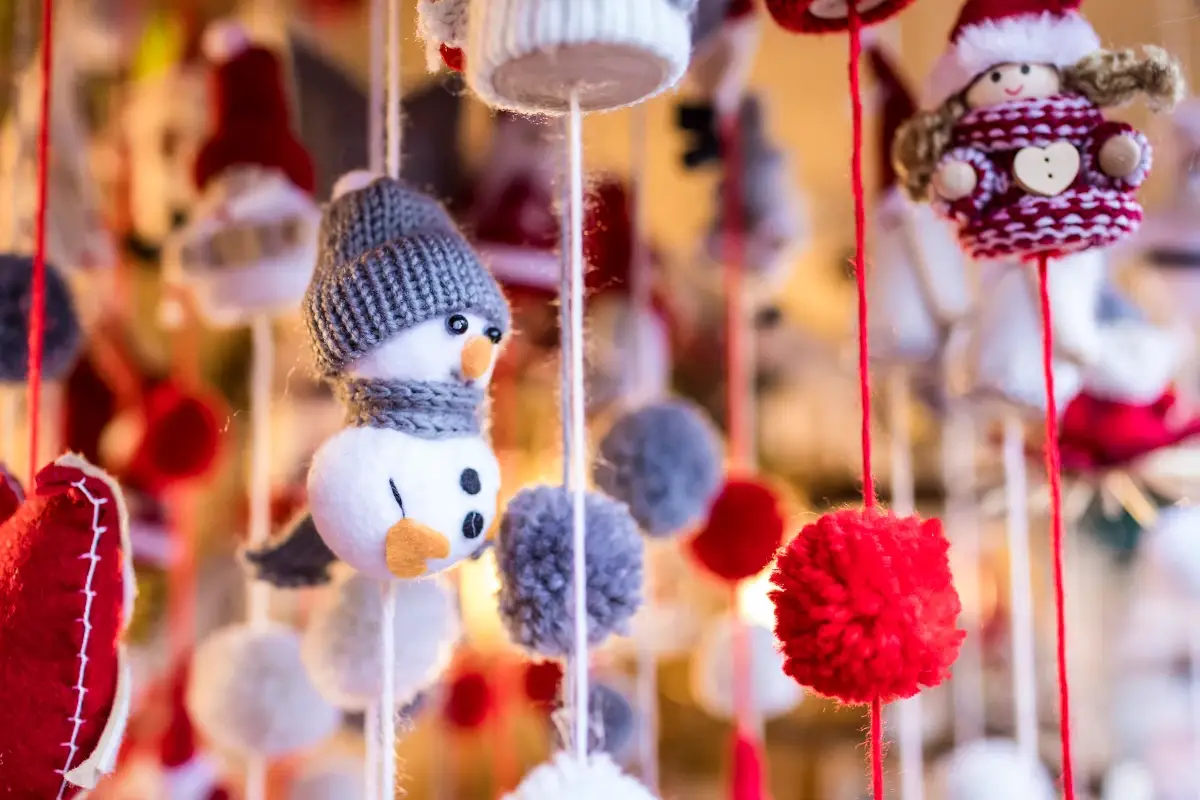 Un particolare dei decori presenti ai mercatini di Natale (foto di Roberta Rotta) Tradizione, emozioni magia: riapre il Mercatino di Natale di Bolzano