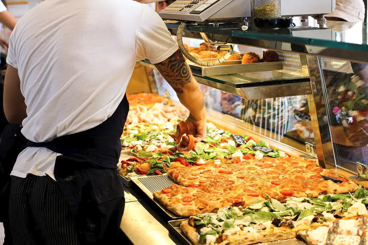 Pizzeria Bonci (Fonte: Facebook) Miglior pizza da taglio e asporto? &Egrave; Pizzarium di Grabriele Bonci a Roma