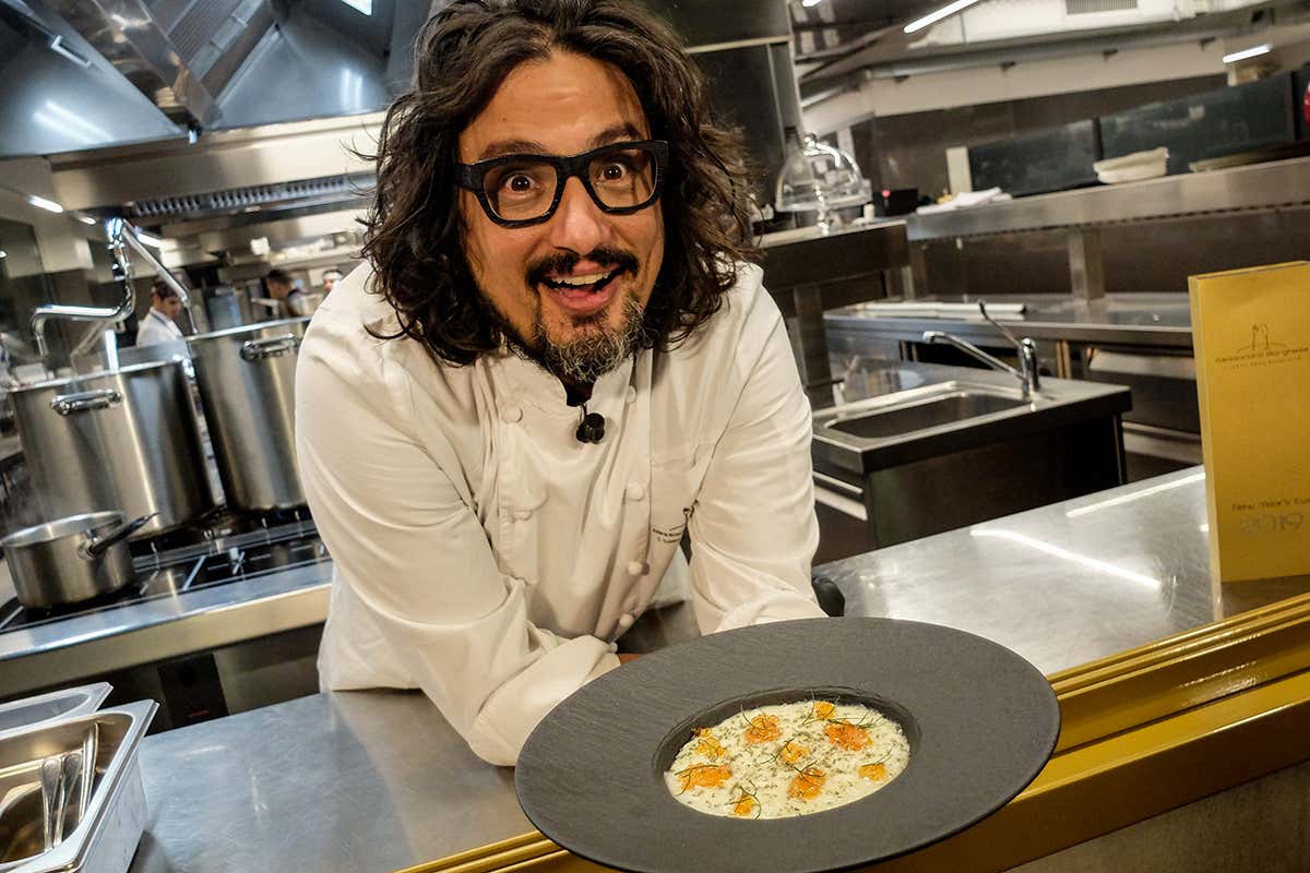 Alessandro Borghese Borghese sta con i giovani: Senza prospettive serie si allontanano dalla cucina Alessandro Borghese Borghese sta con i giovani: Senza prospettive serie si allontanano dalla cucina