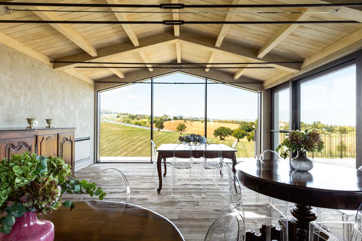 Una sala interna di Oliveto sul Lago