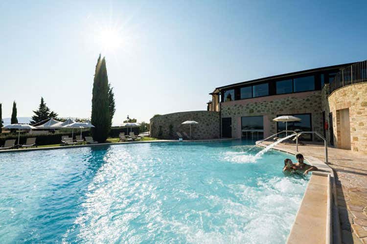 Il resort punta sempre di più sul benessere (Borgobrufa Spa Resort Novità sauna panoramica)