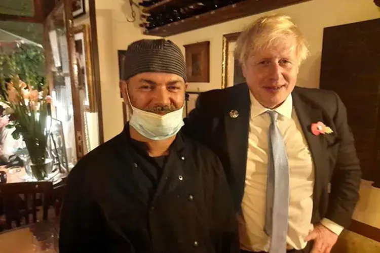 Boris Johnson a Giulio passami l'Olio La cucina romana conquista i leader di tutto il mondo