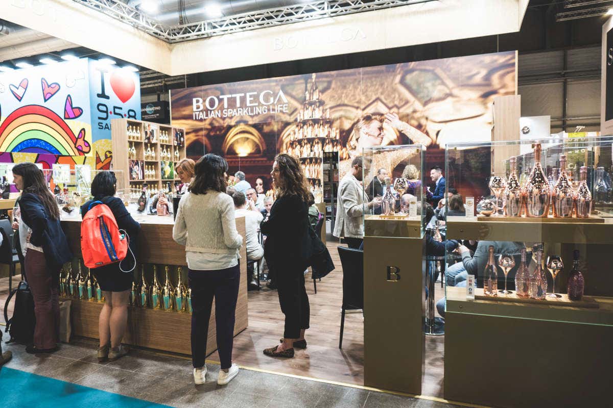 Nuove frontiere del bere a Vinitaly: basso tenore alcolico e attenzione al packaging