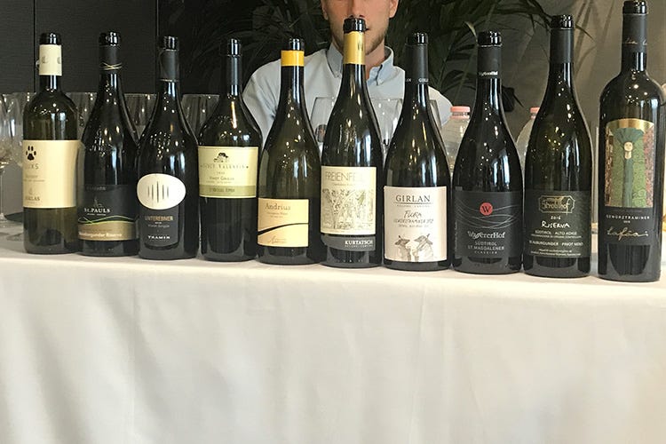 Alto Adige, un roadshow enologico I vini del Consorzio lungo l’Italia