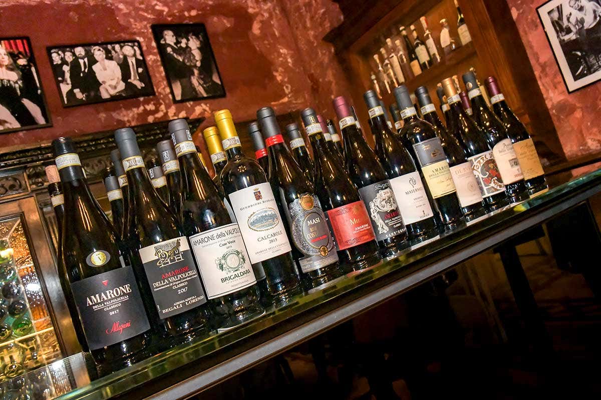 Le etichette delle Famiglie Storiche dell'Amarone Famiglie Storiche, nel 2021 l'Amarone vola più in alto della pandemia Le etichette delle Famiglie Storiche dell'Amarone Famiglie Storiche, nel 2021 l'Amarone vola più in alto della pandemia