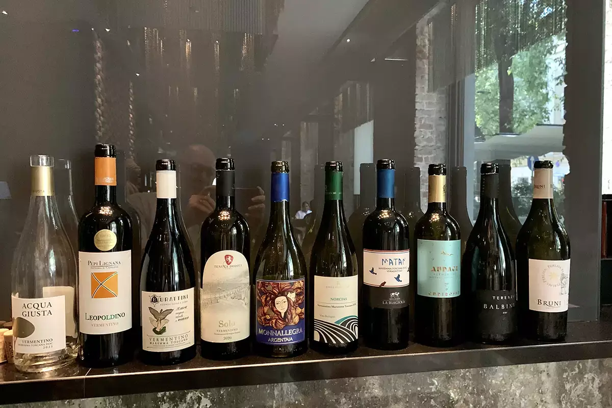 Le dieci bottiglie presentate a Milano Vermentino Doc Maremma Toscana, un rosso vestito da bianco