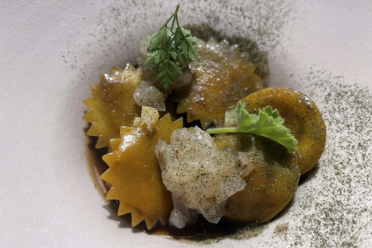 Bottone di faraona, intingolo di ancioa, mazzancolla e limone Orto by Jorg Giubbani, insolito (ma riuscito) abbinamento tra Liguria e Alto Adige