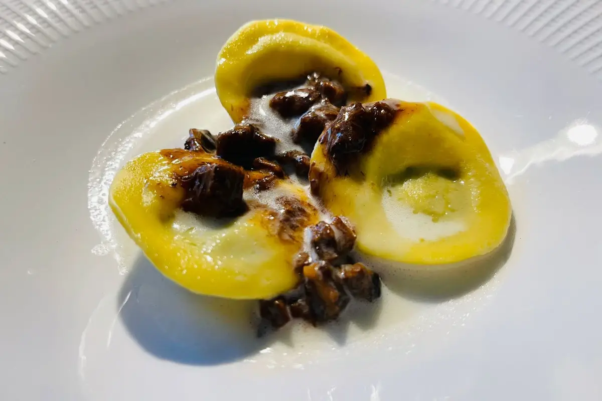 I Bottoni con carciofi  Istintivo, giocoso, creativo: il nuovo menu de Il Tiglio di Montemonaco