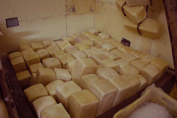 Uno stock di Ragusano Dop (Branzino e Pecorino Sardo L&rsquo;abbinamento che non ti aspetti)