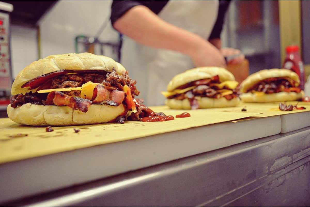 Panini da Bread & Meat, a Vaprio d'Adda (foto dal profilo Facebook) Da Milano a Trezzo d'Adda: la ciclabile del Naviglio Martesana