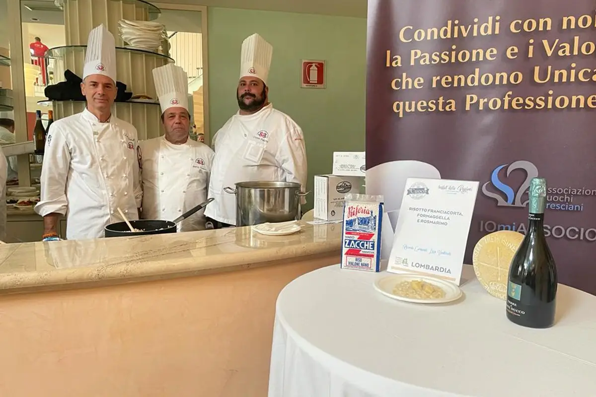 Da sinistra Luca Venturelli, Marco Guerrini e Cristian Pallotta In autunno Brescia sar&agrave; capitale italiana anche della cucina con la Festa del cuoco