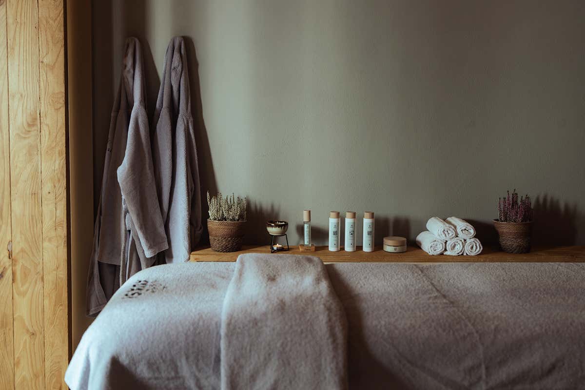 La cabina massaggi e trattamenti: un tempio dove abbandonarsi alle cure della spa manager Alessandra Covi e ai suoi rituali olistici
