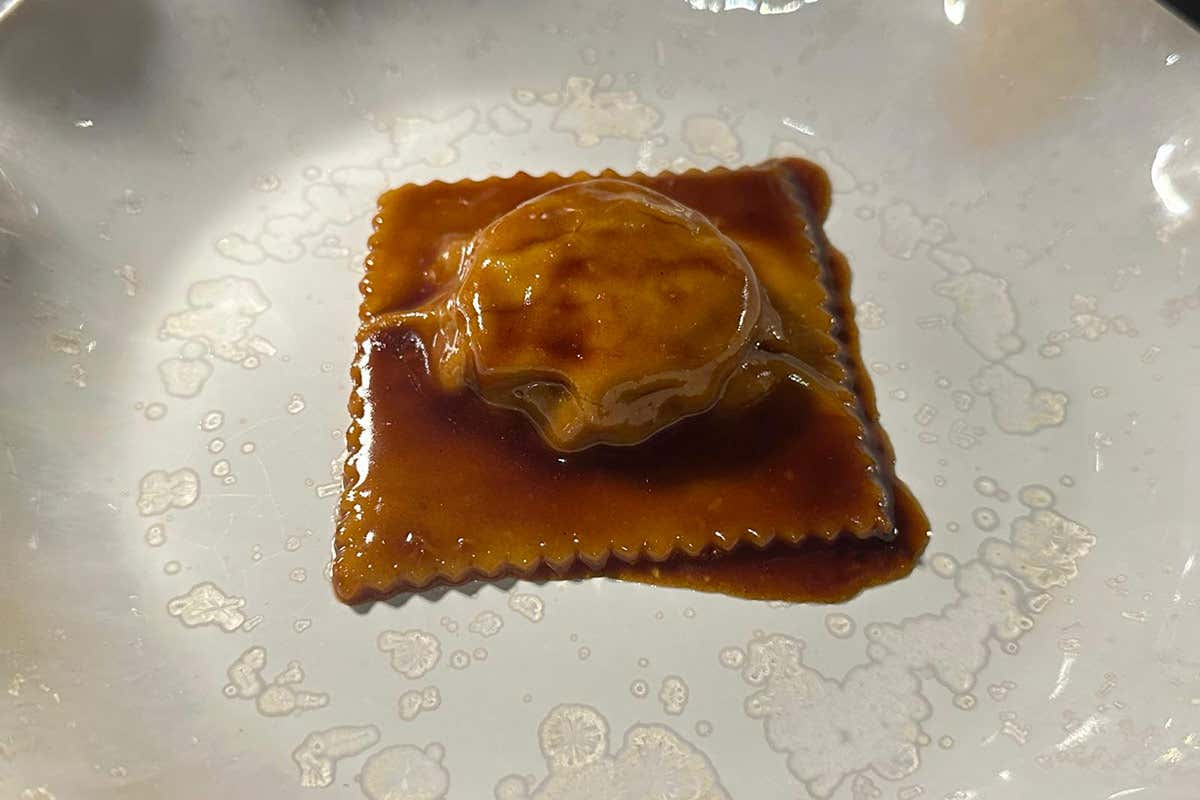 L'Agnolotto dell'Oltrepò oltre misura, laccato direttamente nella demi-glace