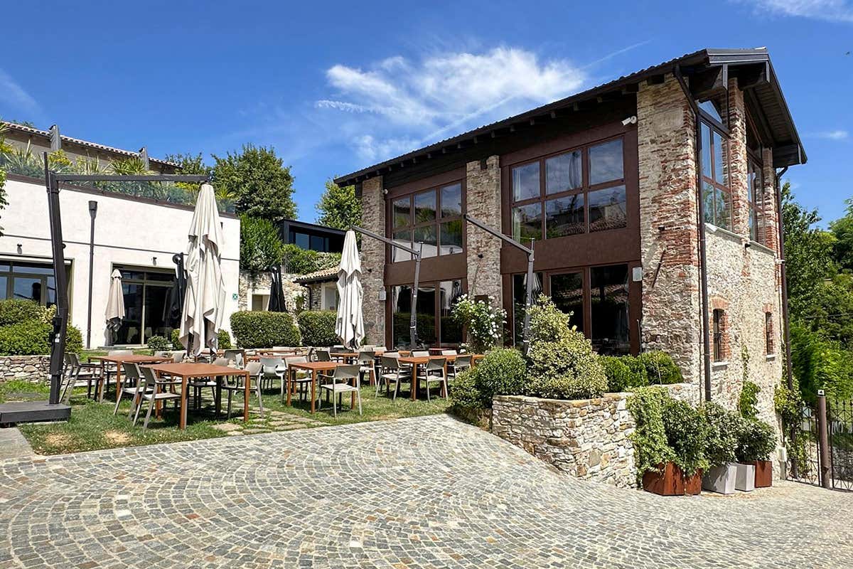 Lo spazio esterno e il dehors de L'Olmo