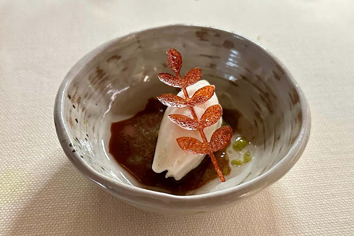 “Fragola”, un dessert che gioca su consistenze e temperature per esplorare le diverse anime di questo frutto