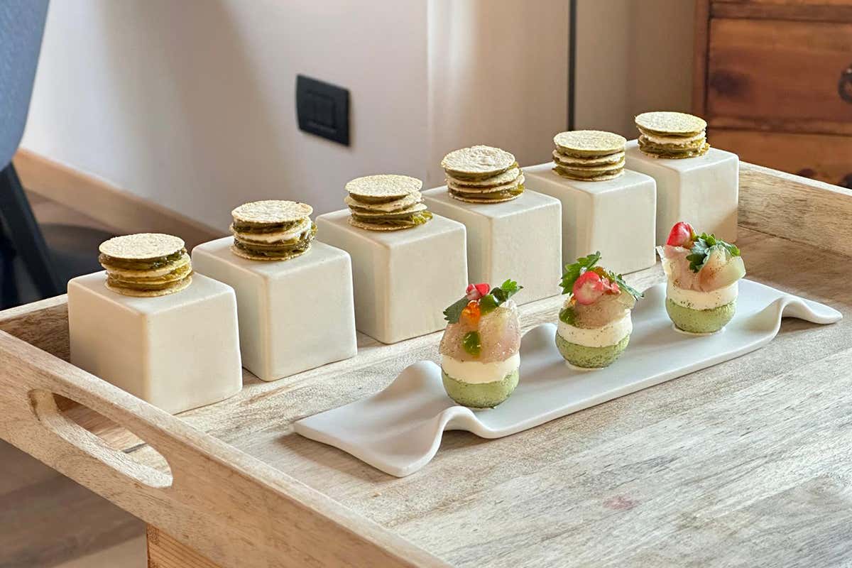Lasagnetta fredda e meringa con cetriolo e sanguisorba e