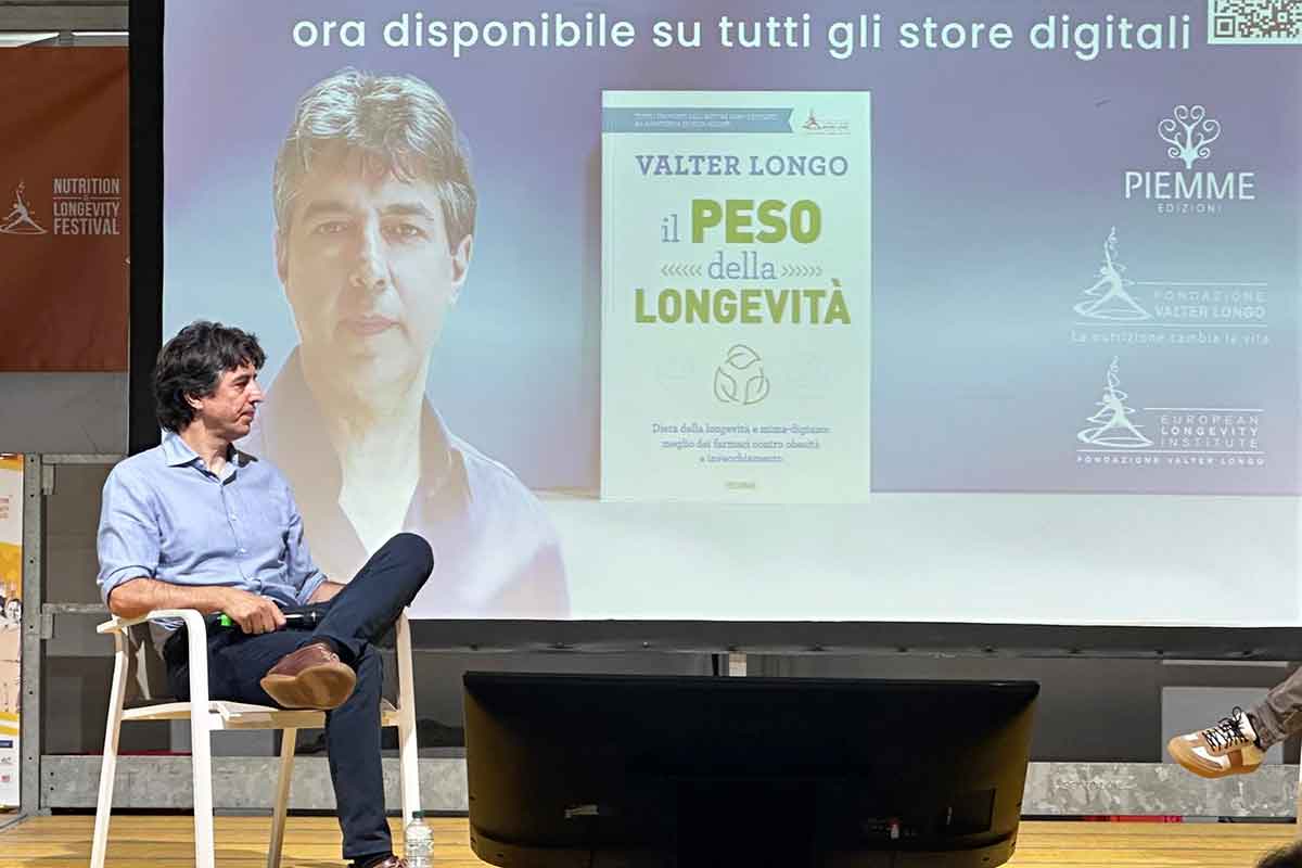 Il peso della longevità: il libro di Valter Longo per vivere più a lungo senza farmaci Il peso della longevità: il libro di Valter Longo per vivere più a lungo senza farmaci
