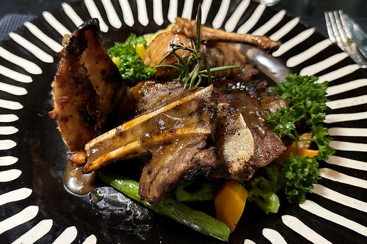 Teneri tagli di agnello cucinati nel rispetto della materia prima