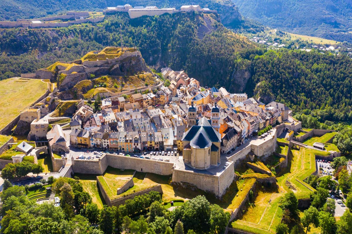 Briançon: una cartolina delle Hautes-Alpes. Tra relax e gustose delizie Briançon: una cartolina delle Hautes-Alpes. Tra relax e gustose delizie