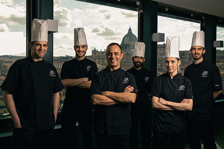William Anzidei con la brigata Una terrazza per resistere alla crisi L'Atlante hotel di Roma cambia pelle William Anzidei con la brigata Una terrazza per resistere alla crisi L'Atlante hotel di Roma cambia pelle