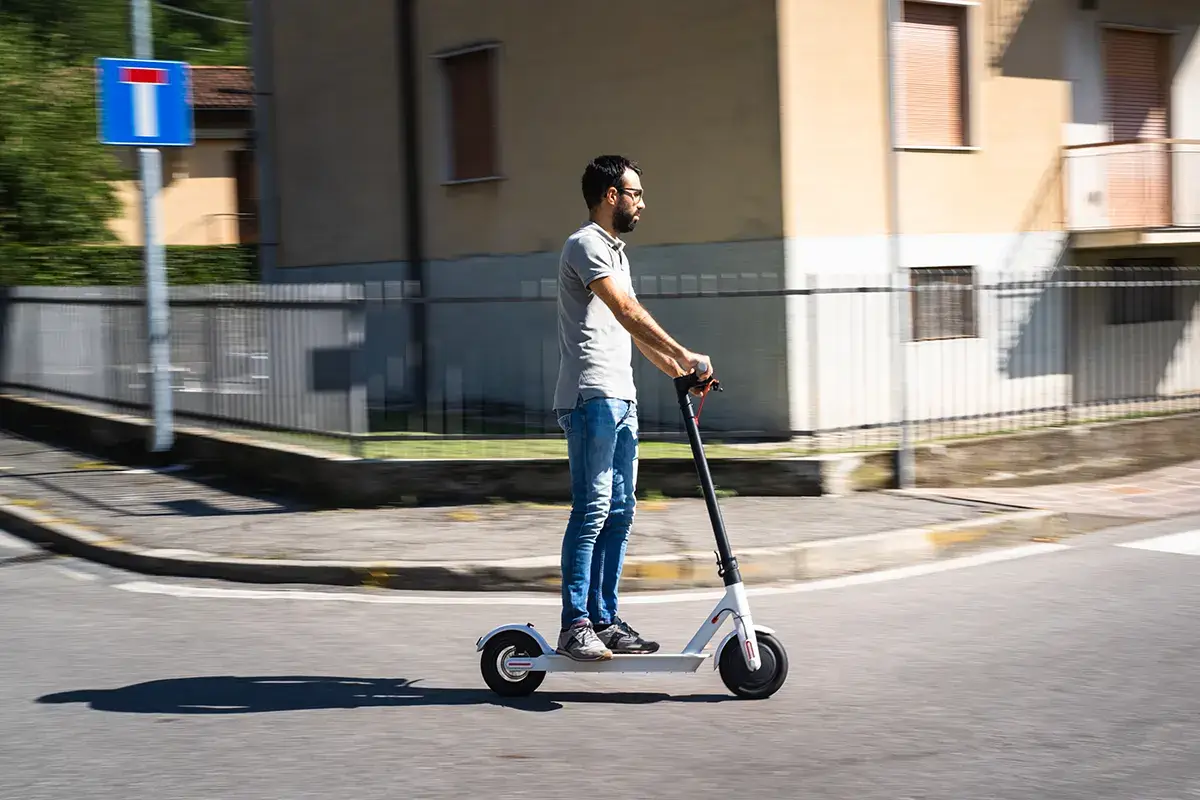 Il bello di viaggiare in citt&agrave; Monopattino elettrico, il bello di viaggiare in citt&agrave; da una posizione privilegiata